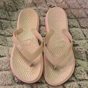 Nike light pink flip flops